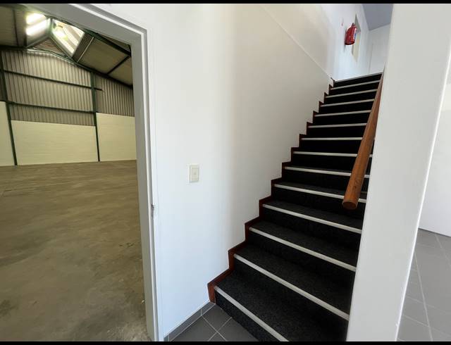 330M² WAREHOUSE TO LET IN KILLARNEY GARDENS